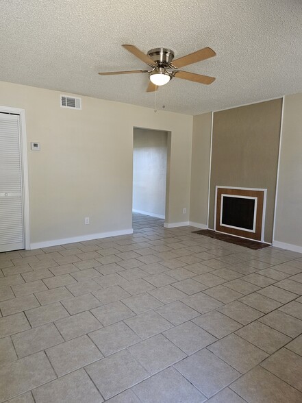 living room - 2811 Langley Ave