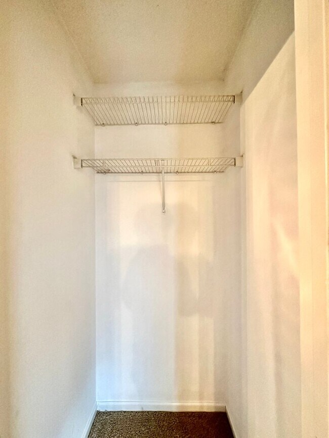 Building Photo - 11424 Oak Arbor Way