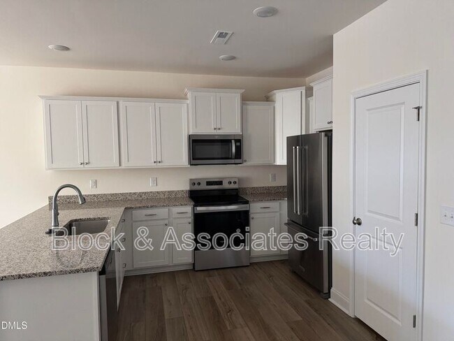 Building Photo - 460 La Maison Ave