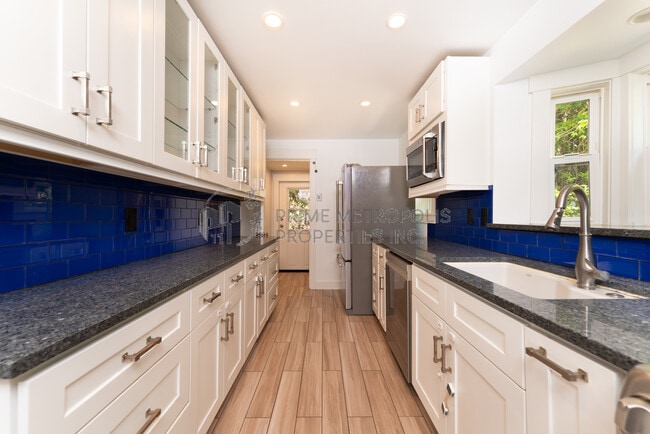 Building Photo - 7461 W Mercer Way