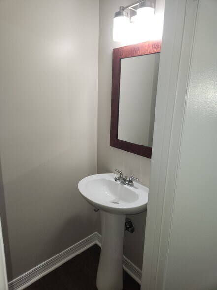Building Photo - 1025 Oaklyn Ct