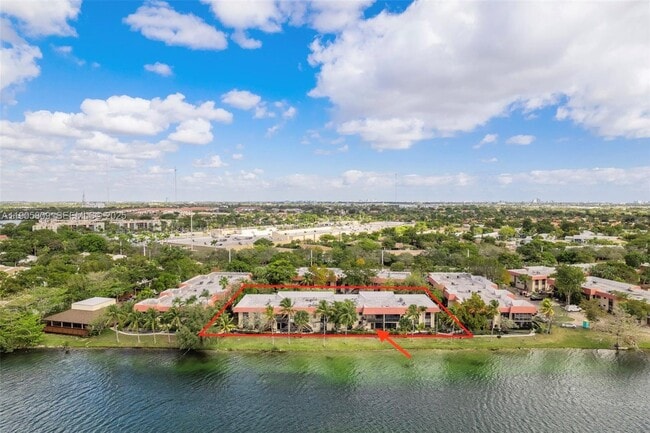 Building Photo - 770 NE 199th St