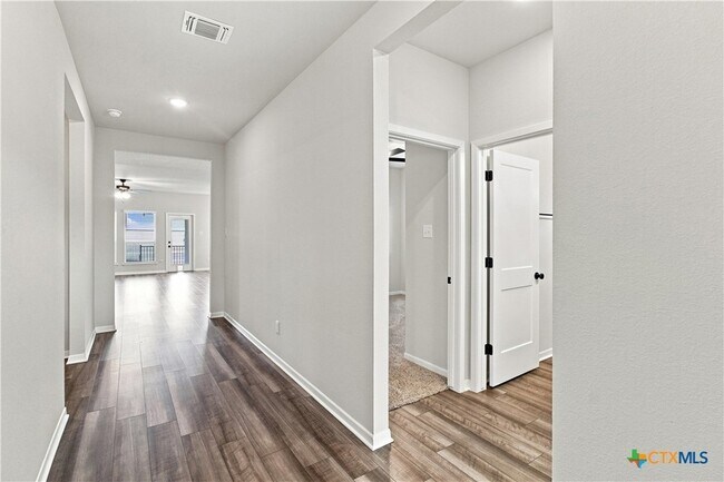 Building Photo - 2827 Fox River Dr