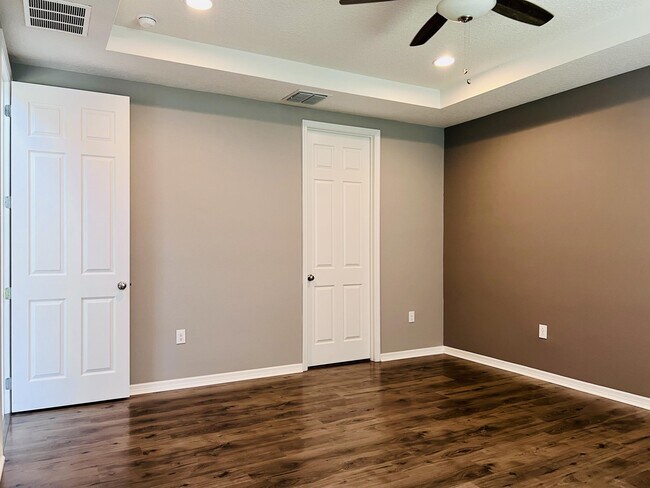 Building Photo - 537 Red Rose Ln