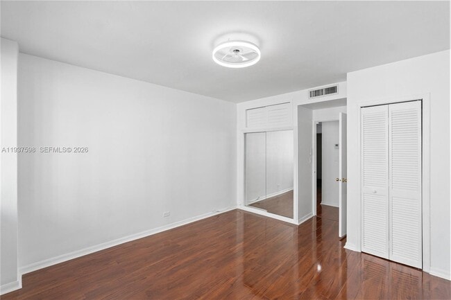 Building Photo - 1408 Brickell Bay Dr