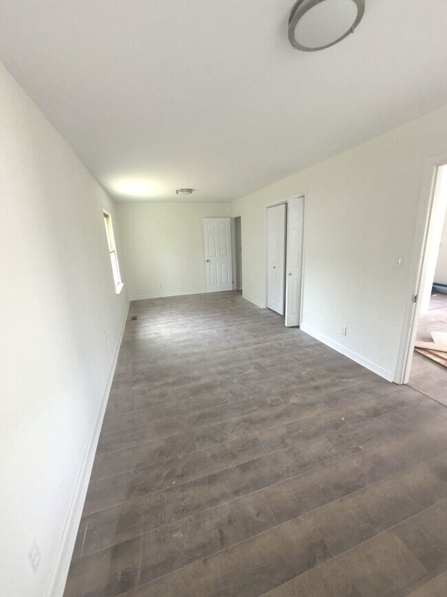 Building Photo - 3 Bedroom Fully Renovated Hampton Home!