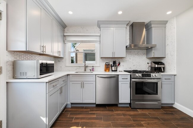 Building Photo - 47 Blondel Dr
