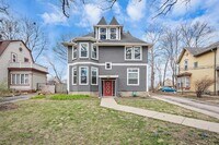 Building Photo - 1140 E Johnson St