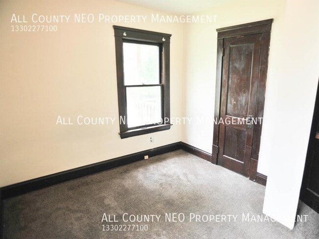 Building Photo - 2 bedroom, 1 bathroom apartment in Akron