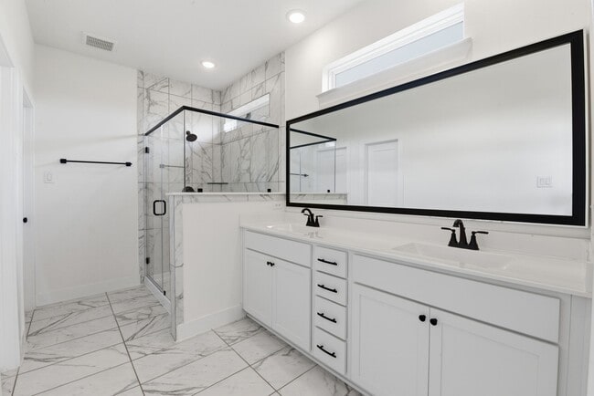 Building Photo - 15155 Colorado Bnd Pk Dr