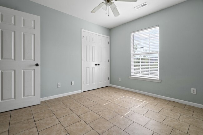 Building Photo - 535 3rd Loop Rd
