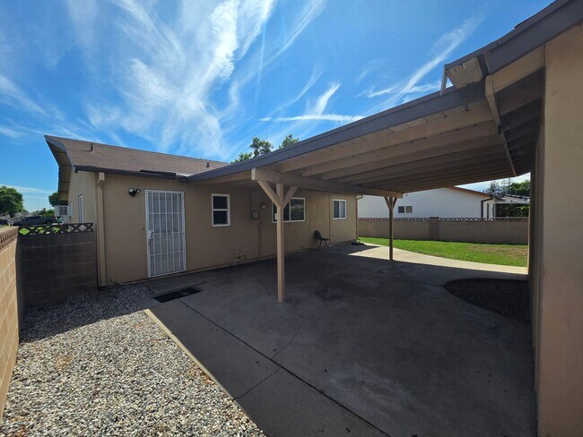 Building Photo - 15303 Fairhope Dr