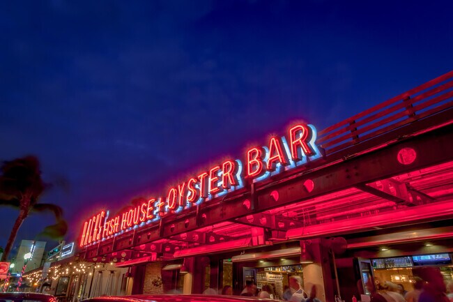 Building Photo - 250 NE 3rd Ave