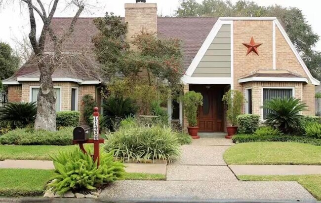 Building Photo - 11418 Chevy Chase Dr