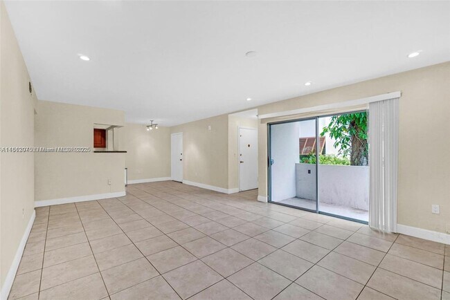 Building Photo - 9392 SW 77th Ave
