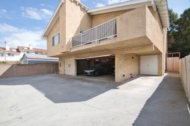 Building Photo - ot1708