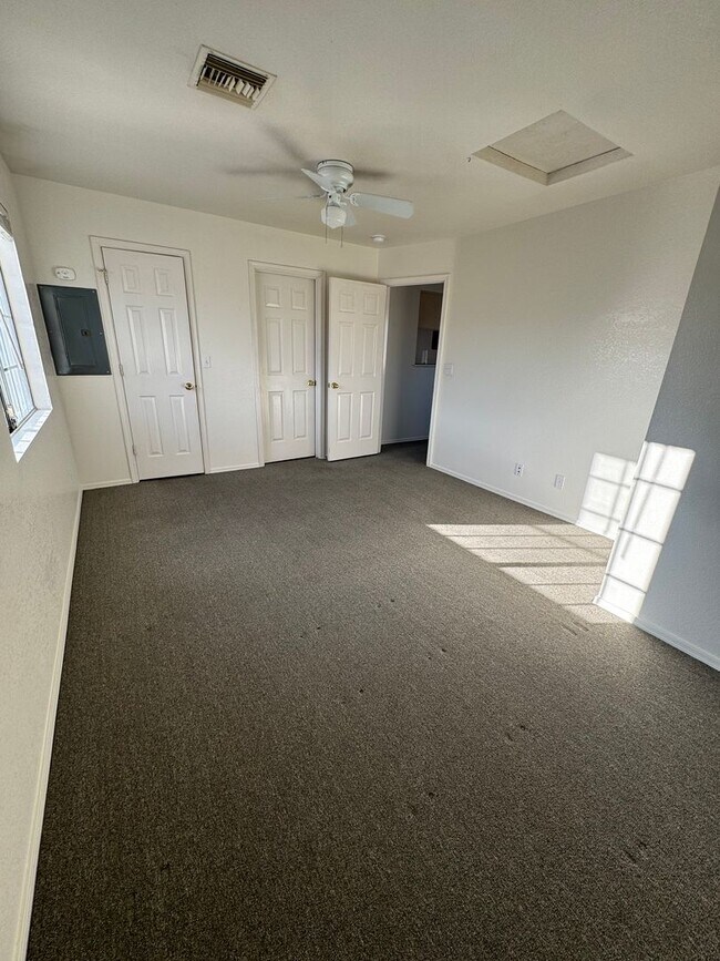 Building Photo - 1 bedroom 1 bath - Apartment Near Casinos with Attached Garage