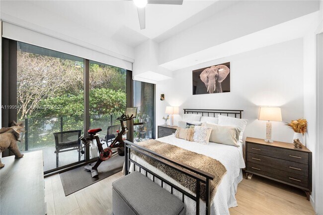 Building Photo - 2831 S Bayshore Dr