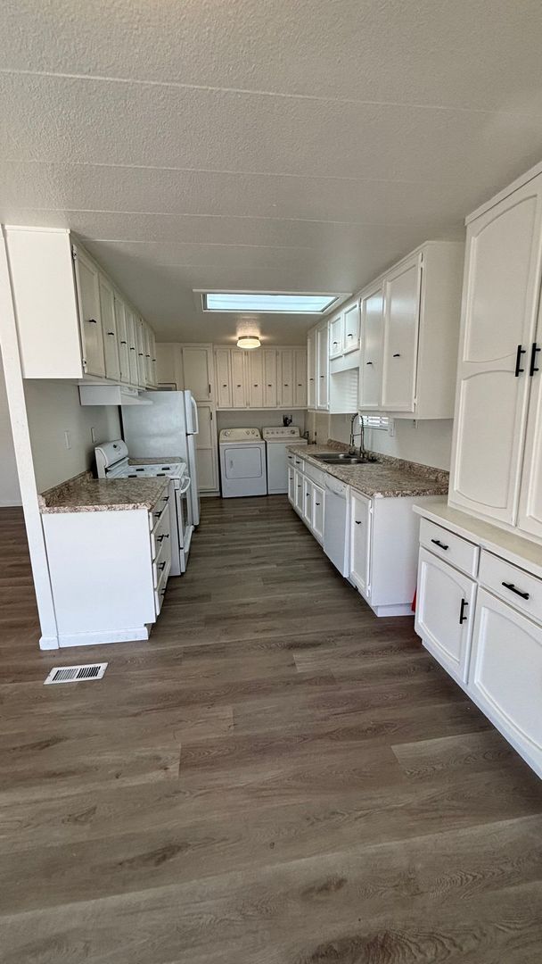 Building Photo - Updated 3 bedroom, 2 bathroom mobile!