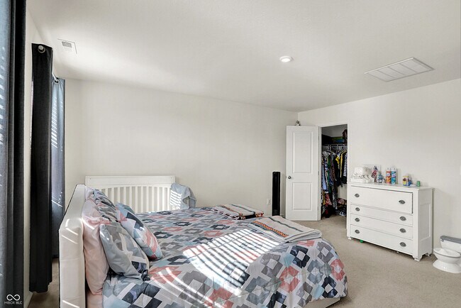 Building Photo - 910 Red Hls Ct