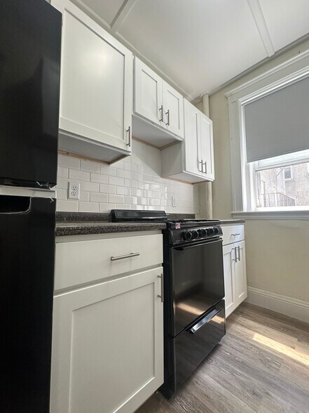 Primary Photo - 1161 Boylston St