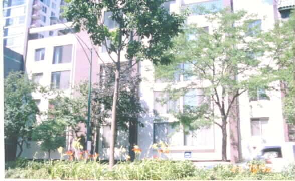 Building Photo - 1220 N LaSalle St