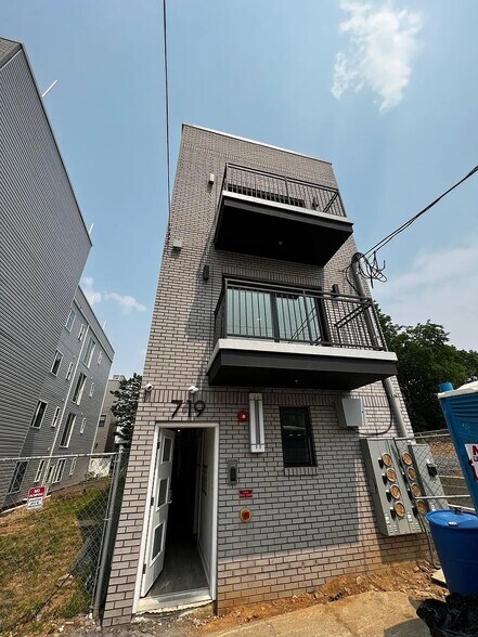 Building Photo - 719 N 35th St