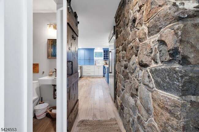 Building Photo - 363 Lakeside Blvd