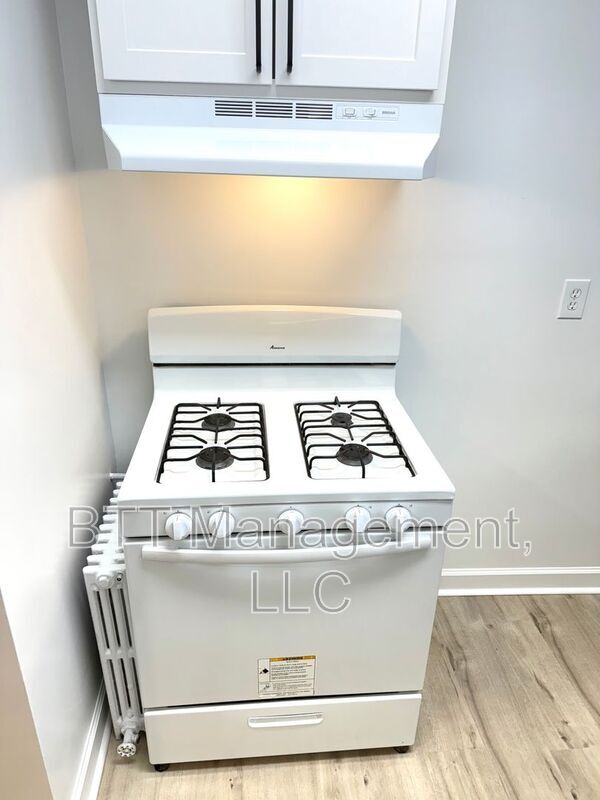 Building Photo - 8800 Plymouth St