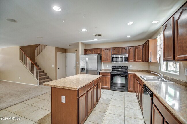 Building Photo - 40437 W Robbins Dr