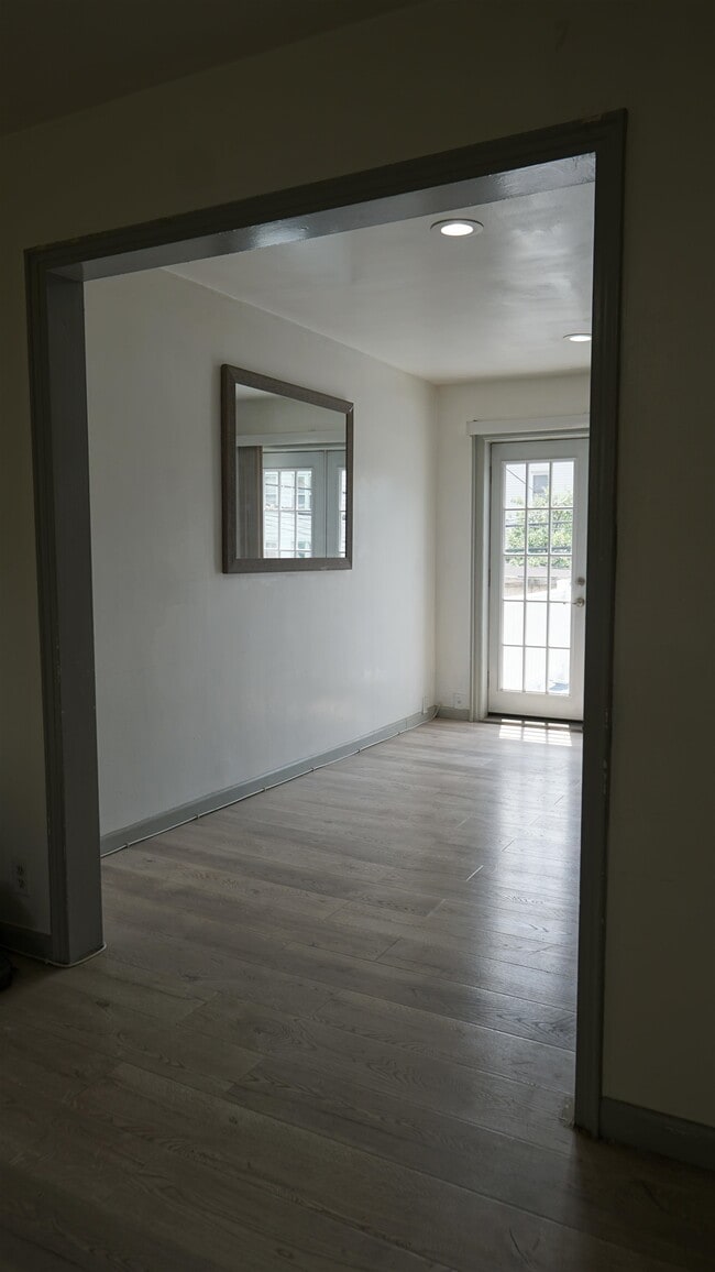 Building Photo - 323 Stevens Ave
