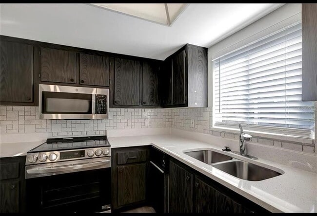 Building Photo - 7020 Cognac Dr