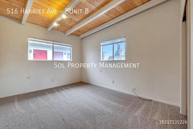 Building Photo - 516 Harriet Ave