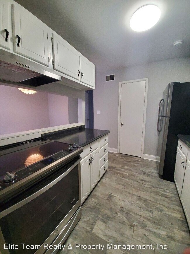 Building Photo - 2 br, 1.5 bath House - Cemetery St 309 Unit D