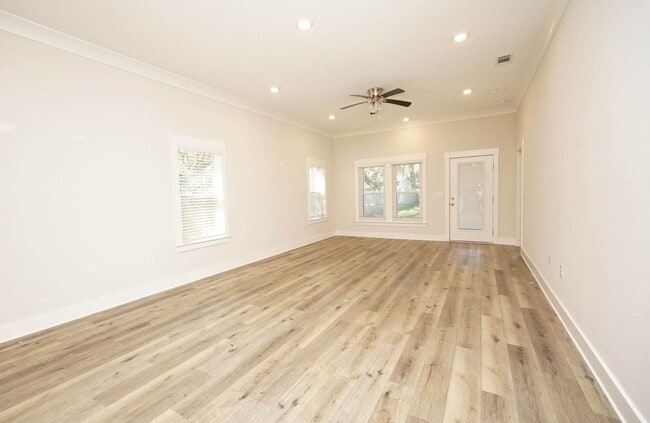 Building Photo - Four Bedroom Home