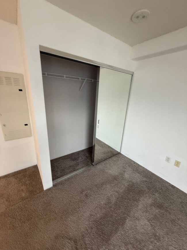 Building Photo - Modern 2 Bed / 2 Bath Condo with Top Ameni...