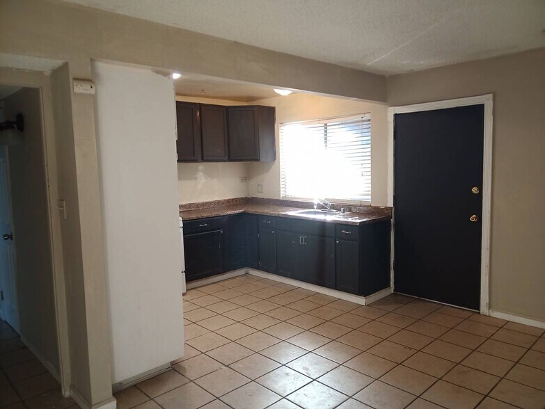 Building Photo - 2209 Cedro Ct