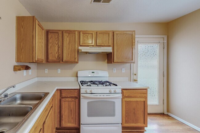 Building Photo - 10728 Hatch Dr NW