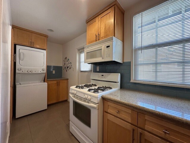 Kitchen - 8318 Kittyhawk Ave