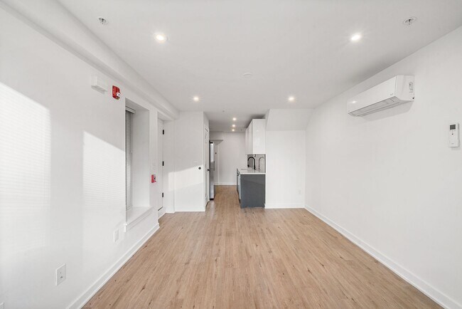 Building Photo - Fairmount/Brewery town gorgeous luxury apartment home, oversized rooms