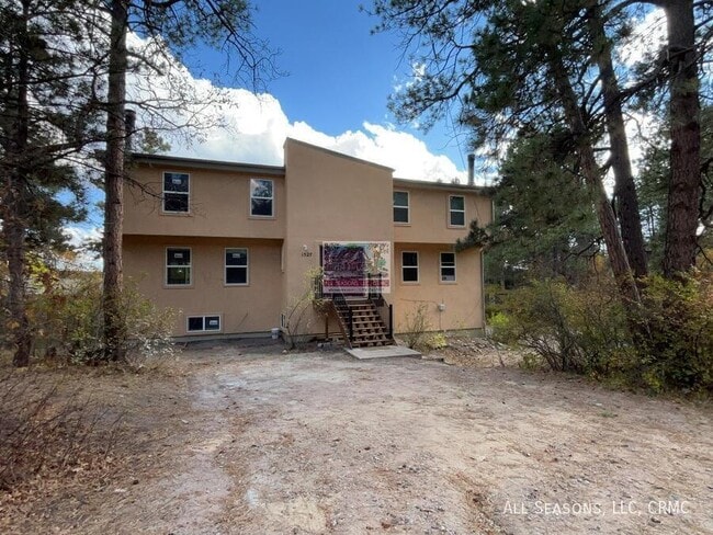 Primary Photo - 1527 Spring Valley Dr