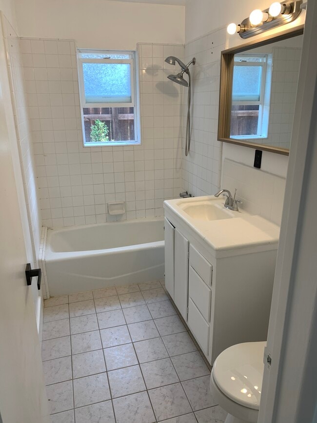 bathroom - 555 Avenue A