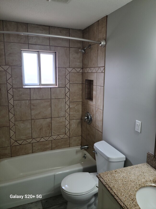 Building Photo - 7131 NW Country Club Ln