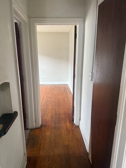 Building Photo - 324 Chandler Ave