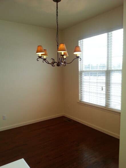 Building Photo - 720 Ferris Way