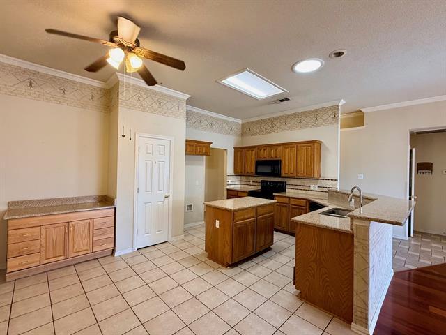 Building Photo - 8166 Berkshire Dr