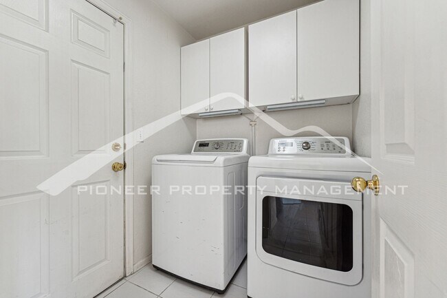 Building Photo - Spacious Home with Fenced Yard and Central AC