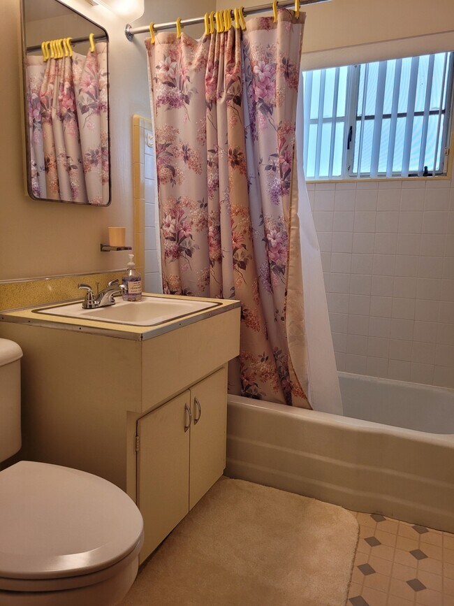 Building Photo - 600 El Recreo Ct