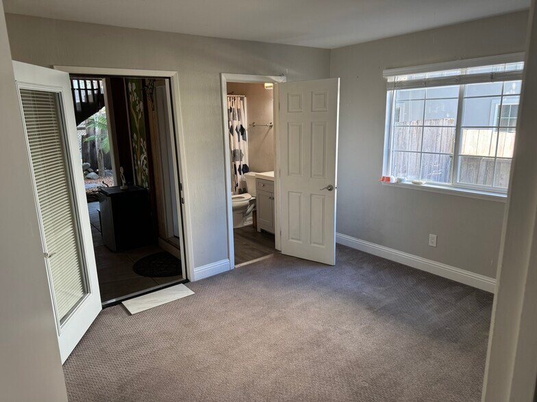 Building Photo - 135 Bixby St