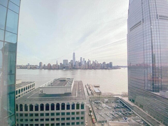 Building Photo - 77 Hudson St